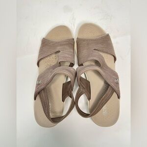 Bzees Cleo Machine Washable Comfort Wedge Sandal Sz 8.5